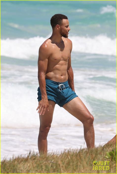 Shirtless Stephen Curry Hits The Beach With Wife Ayesha Photo 3918196