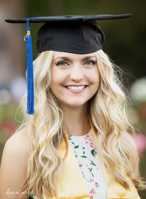 Update More Than 126 Cap And Gown Images Vn