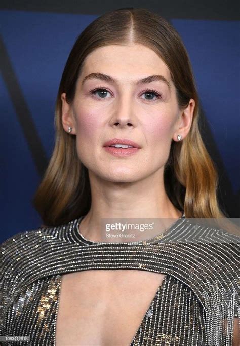 Pin By Gb On Celebritiesfaces Rosamund Pike Celebrity Faces