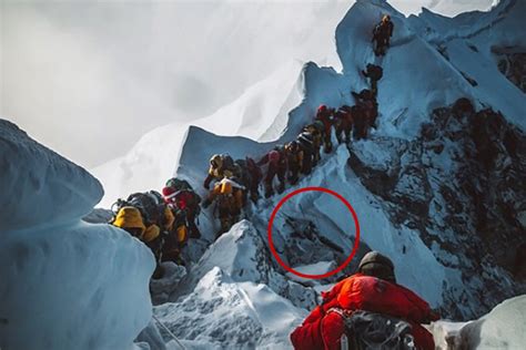 Mount Everest Climbers Seen Queuing Past Dead Body On Peak That Has