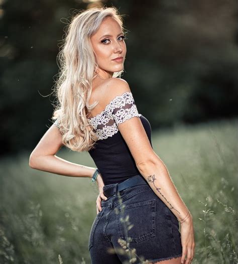 Model Sedcard Von Daniela Se Weibliches New Face Fotomodel Deutschland