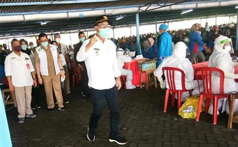 Penerimaan siswa training untuk calon karyawan pabrik sepatu. GTPP Covid-19 Kabupaten Ngawi Rapid Test Karyawan dan ...