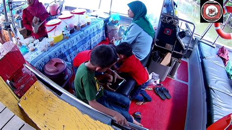 Pasar ini sengaja dibuat untuk menjaga kestabilan harga ikan kerapu yang merupakan hasil andalan dari kabupaten langkat. PASAR TERAPUNG PENGKALAN DATU SERING KELANTAN - YouTube