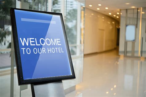 6 Reasons Why Your Hotel Needs Digital Signage Displays