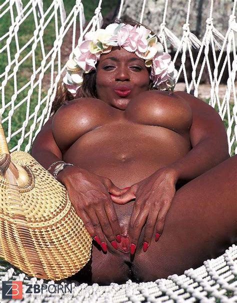 Big Boobed Dark Hued Stunner Anna Beach Nudes In Tahiti Free Download
