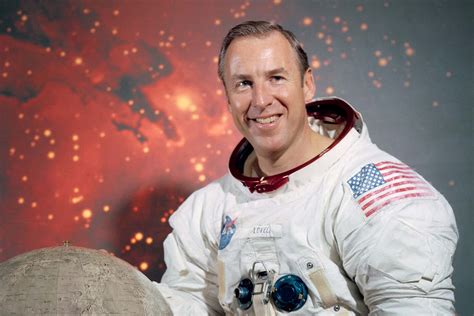 Jim Lovell The Man Who Circled The Moon Grew Up In Milwaukee As A Boy