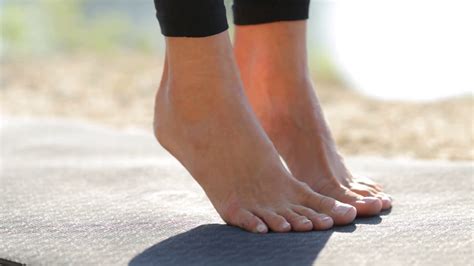 Feet Girl That During The Warm Up Becomes A Close Up Feet On Tippy