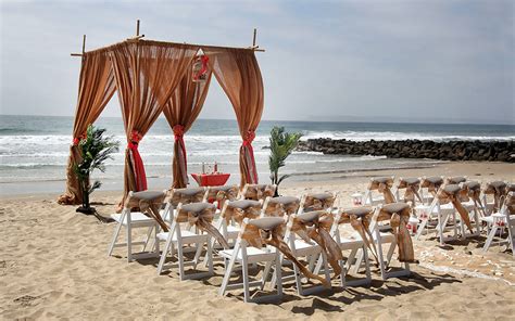 I'm visiting a friend soon and am looking to basically elope on the beach. Beach Weddings in San Diego. Call (619) 479-4000