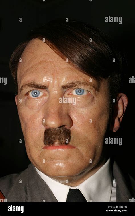 Adolf Hitler Como Una R Plica Waxwork En El Madame Tussauds Londres Fotograf A De Stock Alamy