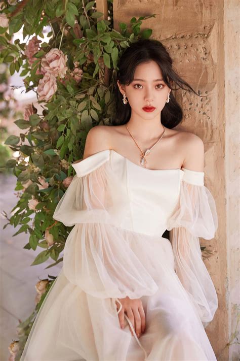 china entertainment news nana ouyang poses for photo shoot