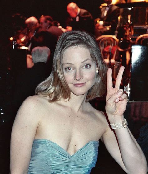 jodie foster jodie foster flashes v for victory after winn… flickr