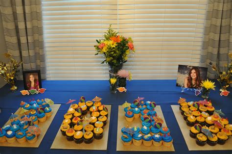 Graduation Year Cupcake Design With Beach Themed Cupcakes Beach Theme