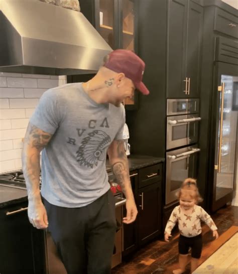 Watch Kane Brown And Daughter Kingsley Dance To One Mississippi In