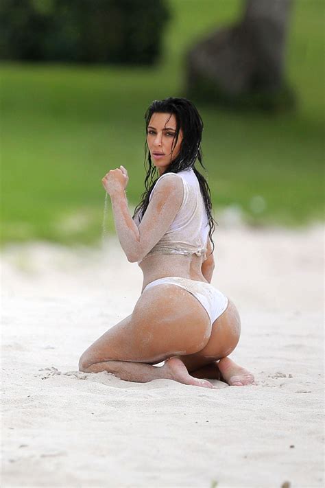 Sexy Photos Of Kim Kardashian The Fappening Leaked