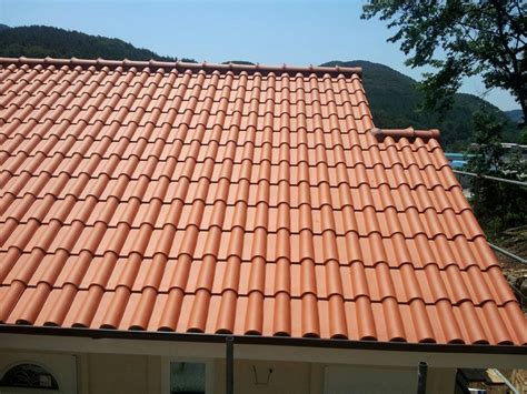 Untuk melindungi bagian atap rumah agar tidak bocor biasa digunakan karpet genteng. Industri Binaan Malaysia: Harga genting tanah liat