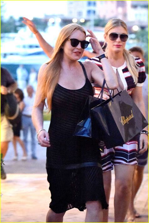 Lindsay Lohan Steps Out After Friend Hofit Golan Denies Pregnancy Rumors Photo 3721360