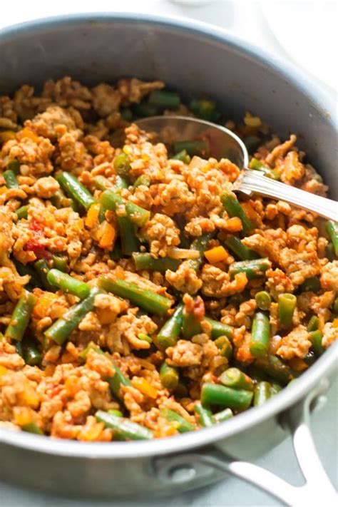 This easy dinner recipe can be made in just 30 minutes and would make for a great weeknight meal for the family. 10 Healthy Ground Turkey Recipes for Dinner - Primavera Kitchen