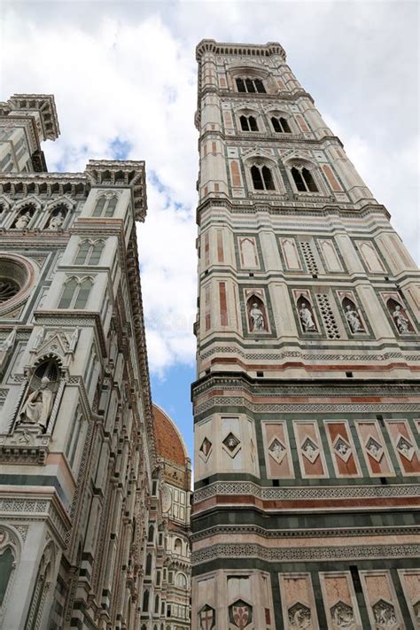 Campanario De La Catedral De Florencia Por Artista Giotto Italiano Foto De Archivo Imagen De