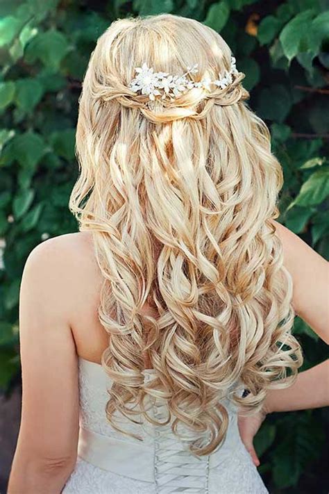 Pull back front pieces with an ornate gold barrette to add some old world romance to a whimsical wedding hairstyle for short hair. 15+ Half Up Half Down Bridal Hair | Hairstyles and ...