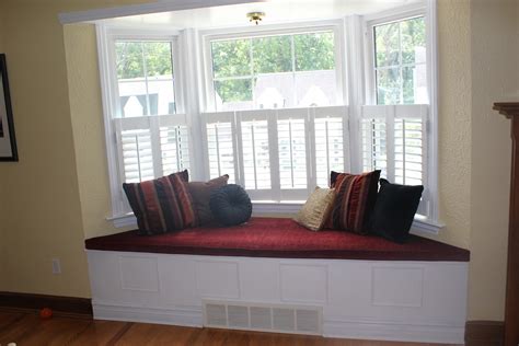 Bay Window Couch Perfect Angle To Indulge Your Eyes Homesfeed