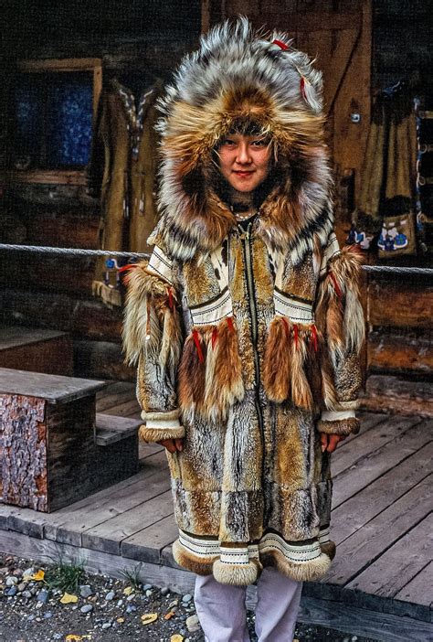 The Native American Clothing American Indian Man In Traditional Clothing The Art Of Images
