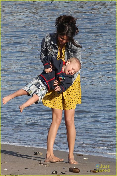 Full Sized Photo Of Selena Gomez Justin Bieber Siblings Beach 18