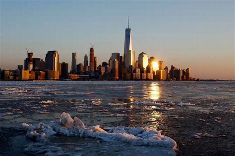 New Yorks Hudson River Freezes Over Mirror Online