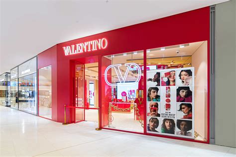 Valentino Beauty Launches Exclusive Pop Up At The Dubai Mall Aande Magazine