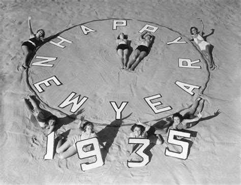 17 Nostalgic Black And White Photographs Show How Starlets Celebrating The New Year From The