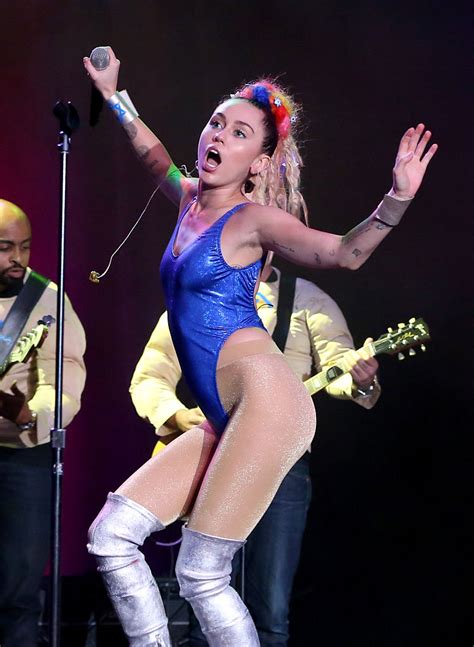 Miley Cyrus Hot Pics The Cant Be Tamed Singer Shows Some Skin
