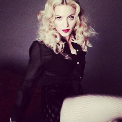 Мадона се фука с гола снимка Page of Missbloom bg