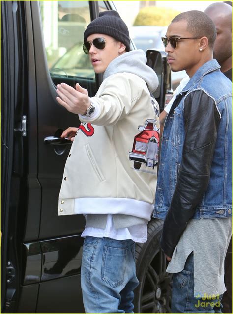 justin bieber was caught lookin fly while shopping photo 674308 photo gallery just jared jr