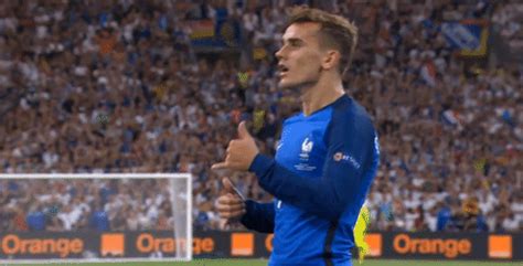 Www.nation.co.ke celebrations in france after antoine griezmann converts his penalty to put. Antoine Griezmann célébration au ralenti - image animée GIF