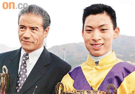 Andyleungfans@gmail.com 訂購「一言堂」記事簿、原子筆 或 運動 tee 恤: 蔡明紹騎出彩虹 養父安慰 - 東方日報