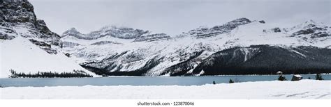 Frozen Bow Lake Icefields Parkway Banff Stock Photo 123870046