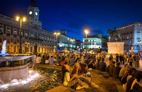 Anochecer En La Puerta Del Sol Living Madrid