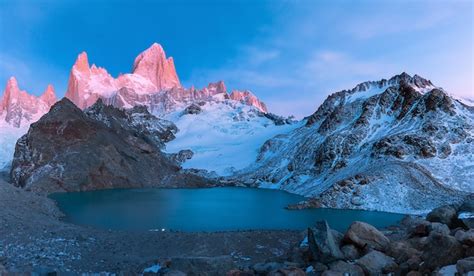 Premium Photo View On Glaciar Piedras Blancas Through Red Colored