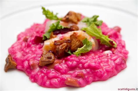 Il risotto ha più sprint con la rapa rossa, i finferli e gli scampi