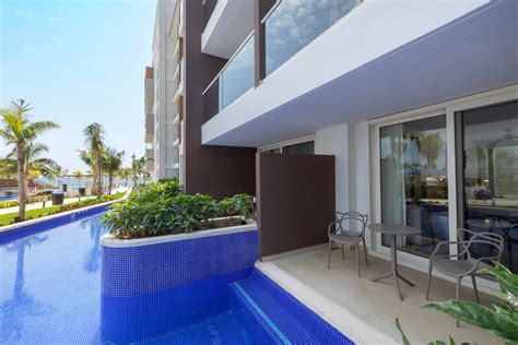Luxury Accommodations Royalton Splash Riviera Cancun