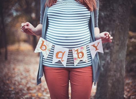 Ab wann sich schwangerschaftsanzeichen bemerkbar machen. Babybauch: Ab wann wächst der Bauch? Wann sehe ich ...
