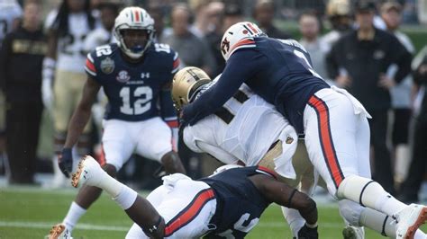 Auburn Despedaza 63 14 A Purdue En El Music City Bowl