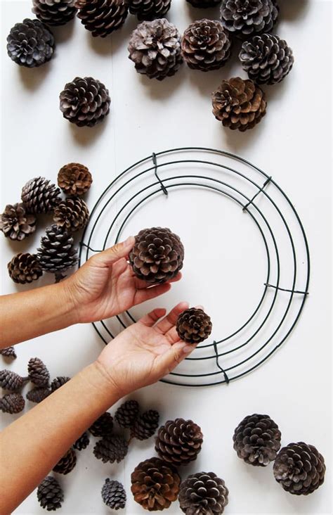 Beautiful Fast And Easy Diy Pinecone Wreath Improved Version Diy