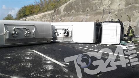 Per la precisione il sinistro si è verificato verso le 9 e 40 al km 584 tra i caselli di valmontone e san cesareo in direzione nord. Ciociaria Notizie - +++Ultim'ora+++Ceprano - Incidente in ...