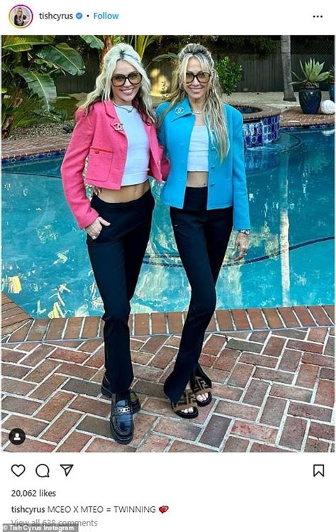 Twinning In The Sun Miley Cyrus And Mom Tish Strike A Pose By The Pool