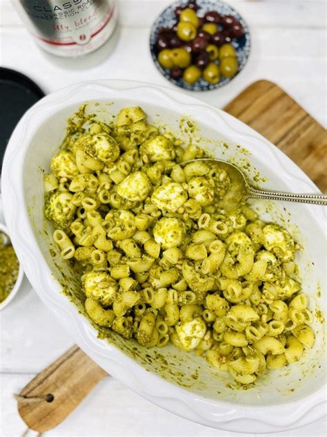 Easy Pesto Pine Nut Pasta 15 Minute Meal Daisies And Pie