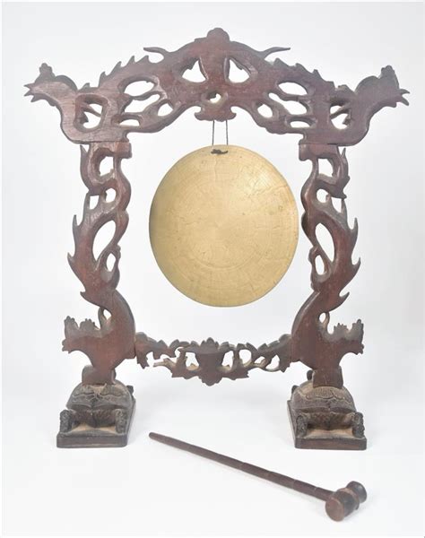Gong En Bronze Avec Son Portique En Bois Sculpté à Décor De Dragons