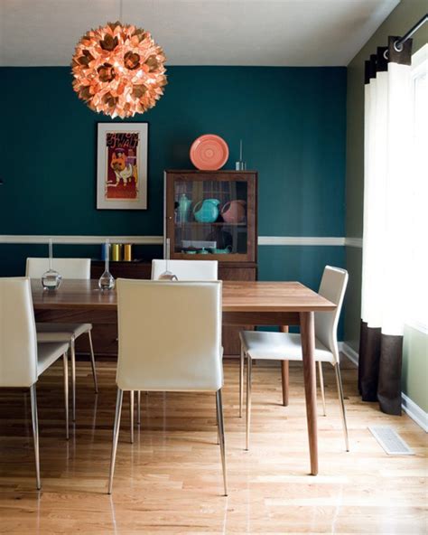 Designed by studio db, this dinning room is such a nice blend of warm and cool tones. Cool Dining Room Remodeling Ideas | InteriorHolic.com