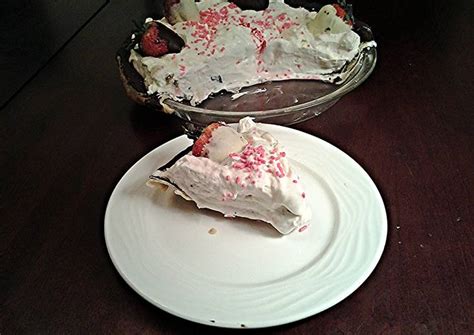 Easiest Way To Cook Delicious Strawberry Ripple Cream Pie