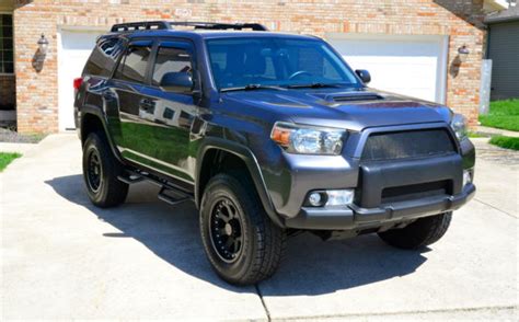 The boldly styled 2010 4runner features three new trim levels with various equipment packages. 2010 Toyota 4Runner Trail Edition-KDSS--LIFTED--LOADED