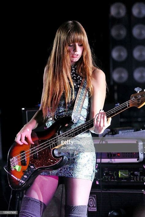 Female Bass Guitarplayer In Vrouw Gitarist Muziek